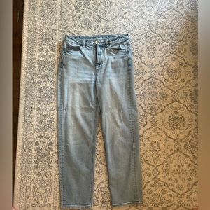 American Eagle Mom Straight Jean